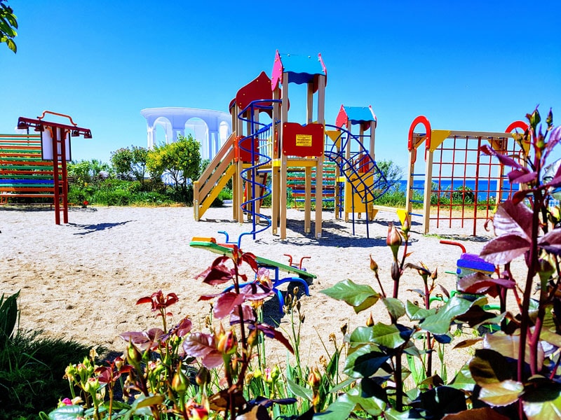детская площадка около моря отель Энигма Крым Николаевка